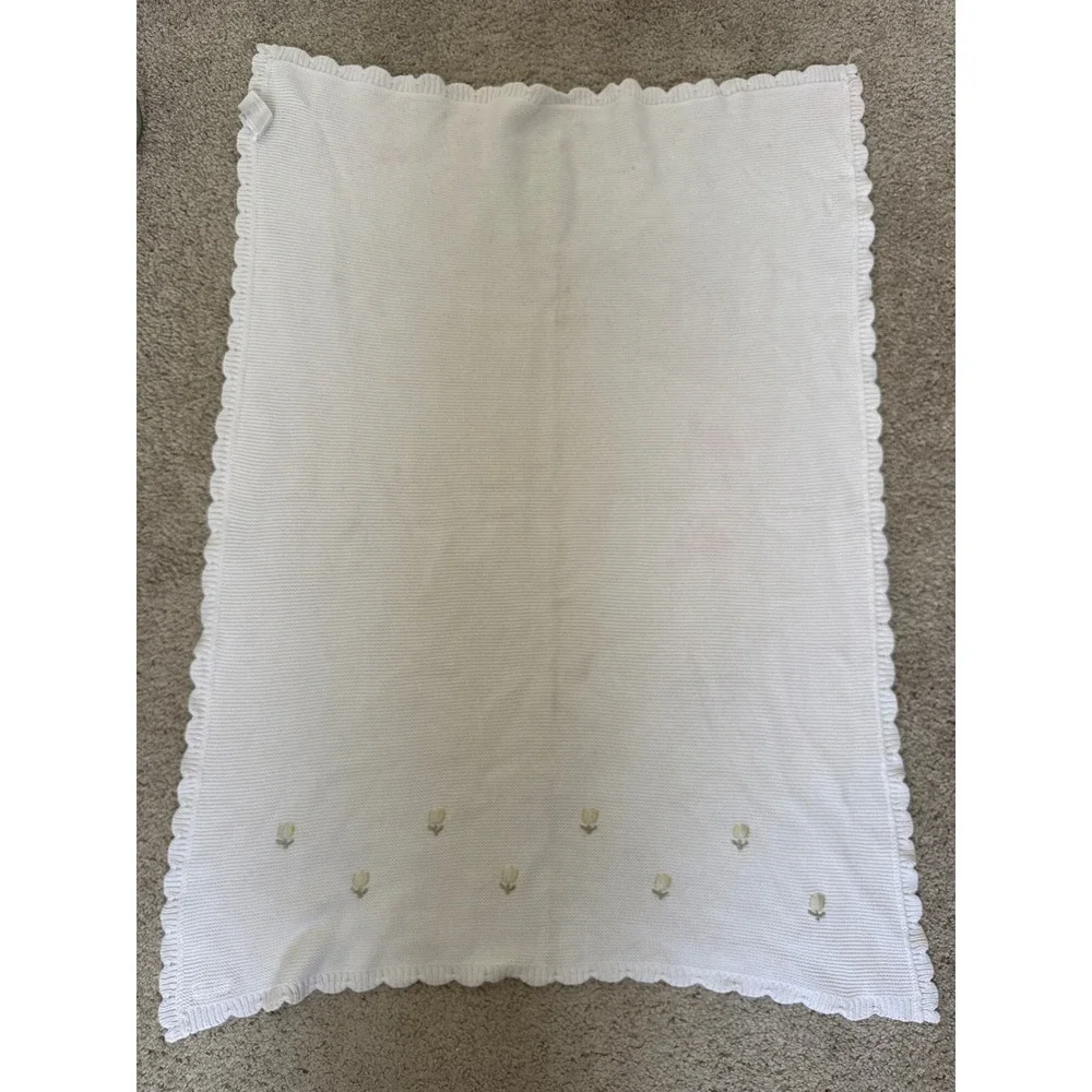 Bonbini New York White Cotton Knit Baby Blanket Yellow Tulip Embroidered Scallop
